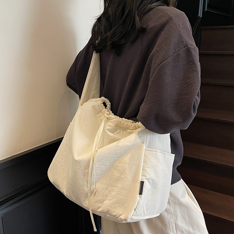休闲大包包女2025新款大容量帆布包上课通勤包宽带单肩斜挎托特包