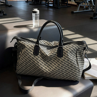 轻奢高级感女短途旅行包轻便大容量欧美时尚新款女款手提行李袋