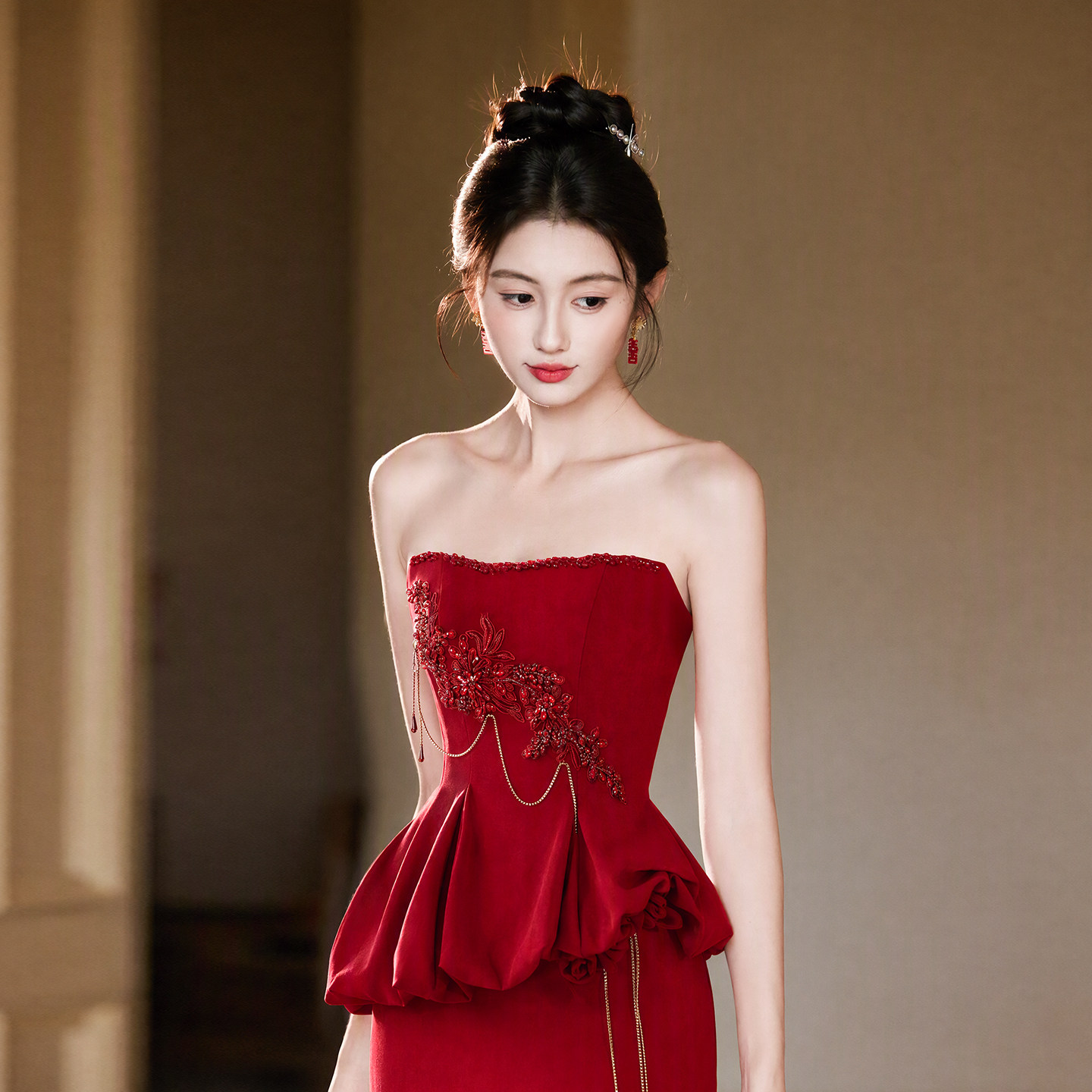 芮嫣红色抹胸修身订婚敬酒礼服女图片