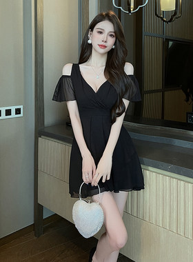 黑色V领露肩收腰显瘦晚礼服