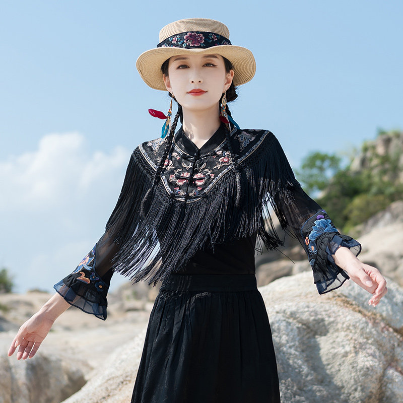 春夏秋刺绣花女流苏短披肩