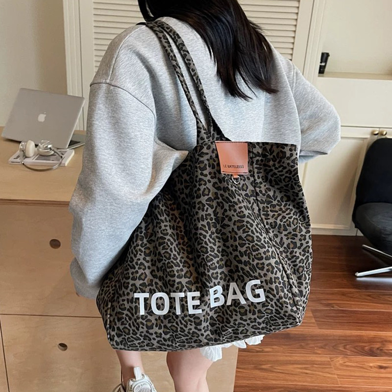 2025新款豹纹帆布包托特包女大容量包包手提通勤包百搭单肩购物袋,箱包皮具/热销女包/男包,托特包,淘宝优惠券,粉丝福利购,淘宝优惠卷