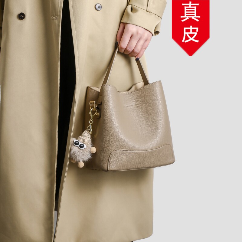 香港品牌真皮大容量百搭水桶包图片