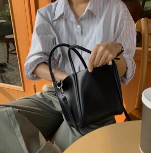 漫游癖｜韩国 线上设计师款 秋季法式复古柔软的交叉mini托特包