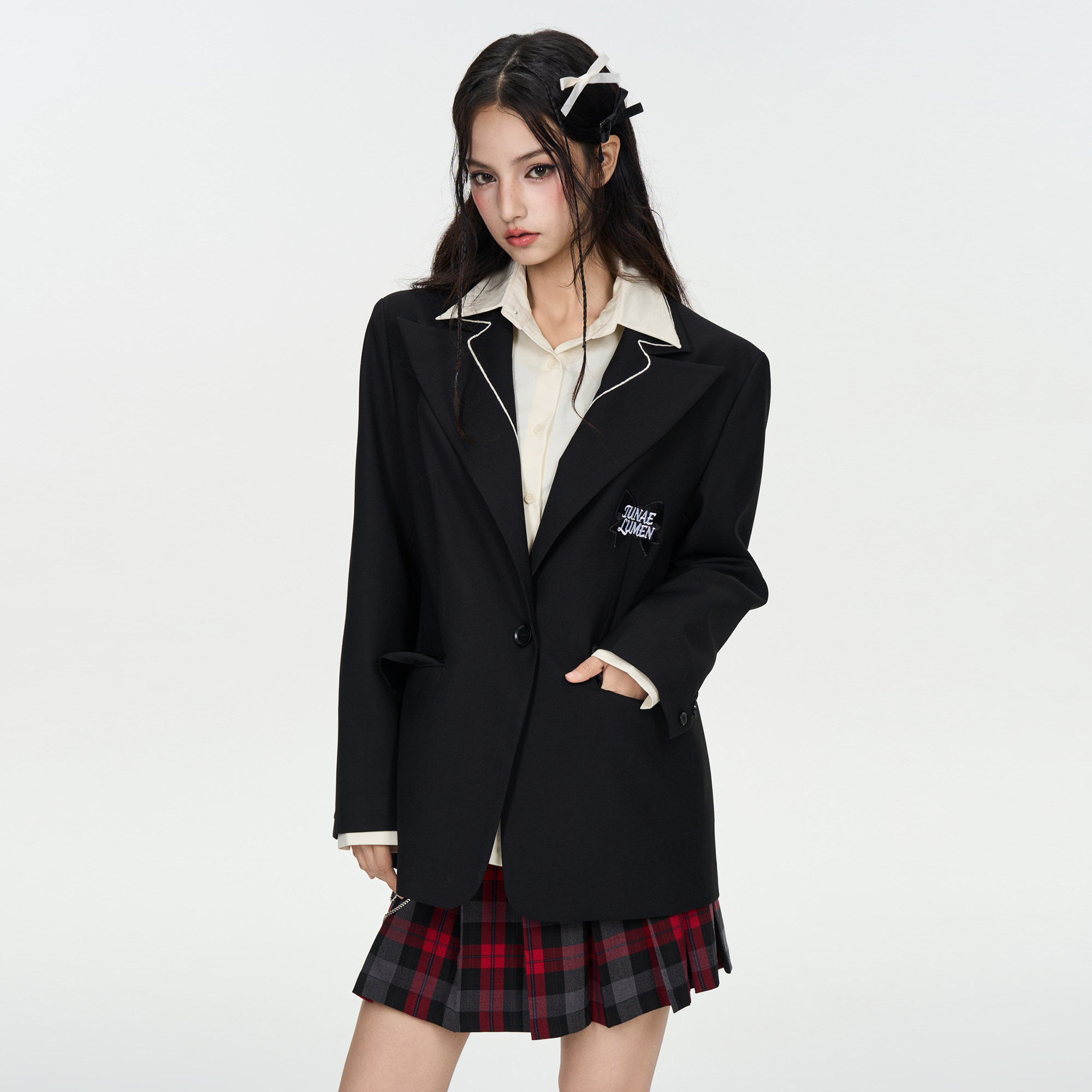 IUNAE LUMEN 2026早春新款复古爷爷风廓形女黑色垫肩宽松百搭西装