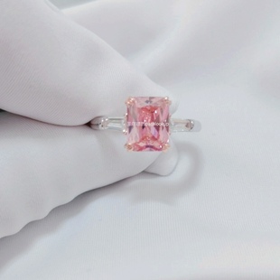 18K金樱花粉高碳钻石戒指女 3克拉冰花切工长方形仿真钻节日礼物