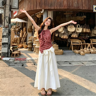 2026新款法式红色无袖挂脖格子连衣裙子女夏季气质高级感长裙套装