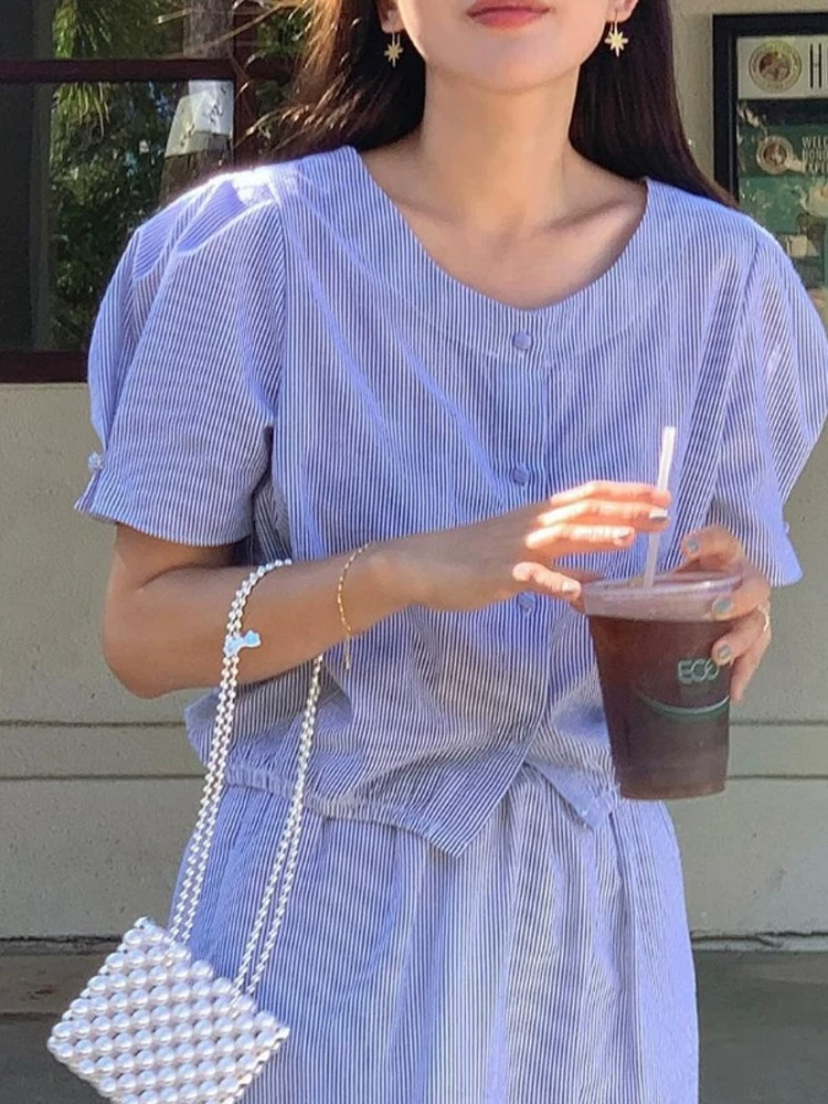 Set with a round collar, short skirt
