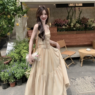 后背系带设计感吊带连衣裙春装女2026年新款轻奢高级感连衣裙