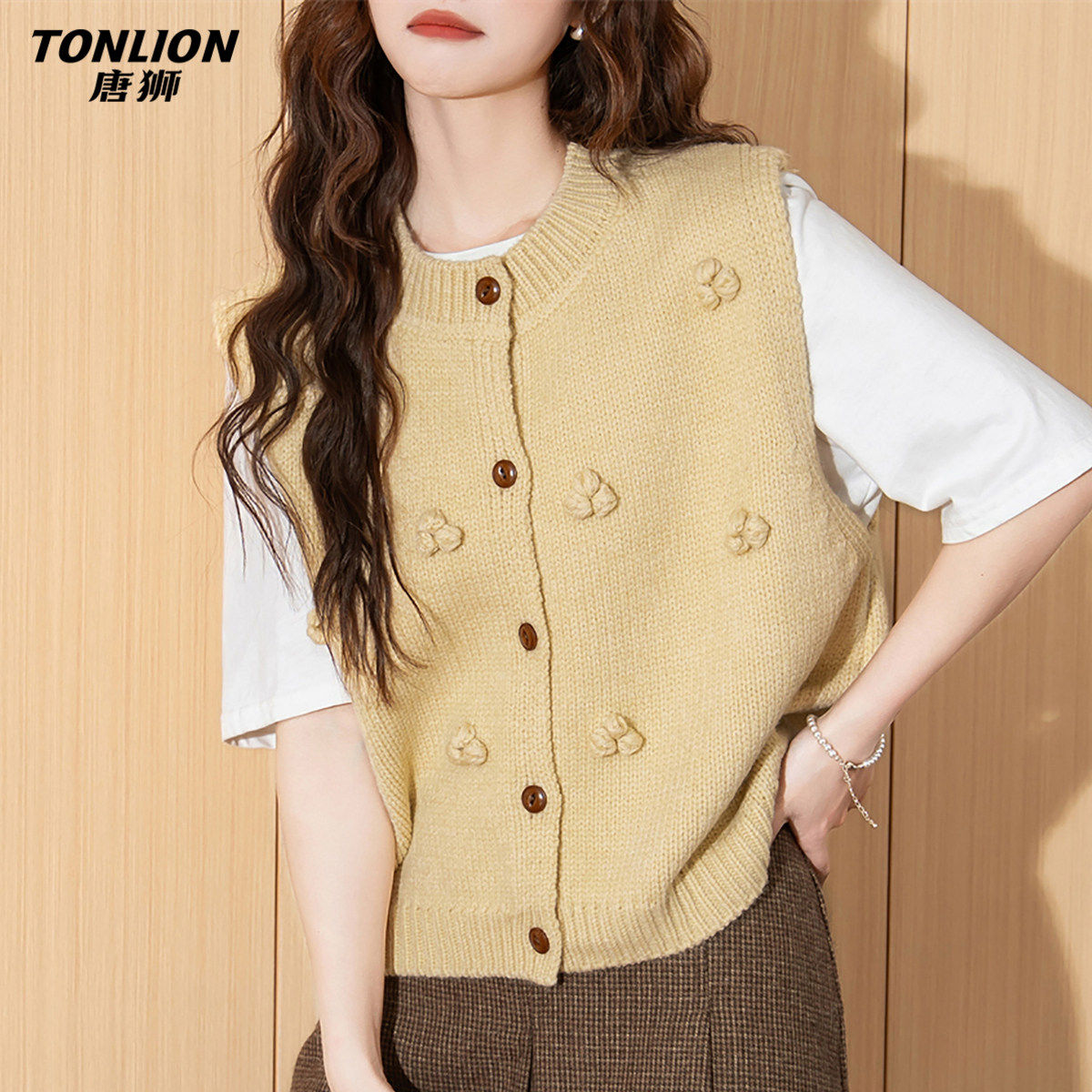 唐狮球球装饰圆领马甲女款2026新款针织开衫女装新品时尚休闲