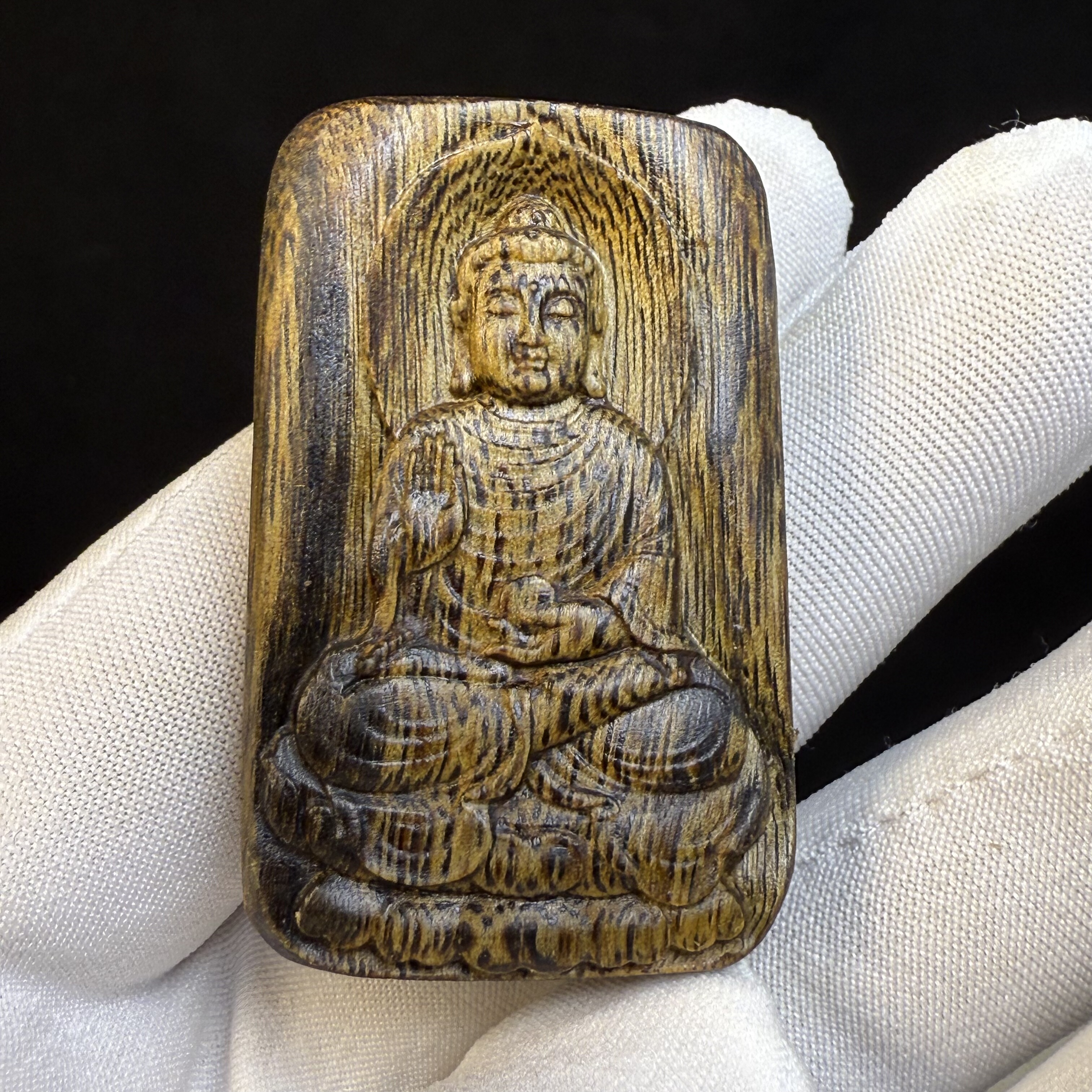 金丝绿棋楠沉香吊坠手把件大日如来佛牌雕刻文玩方牌项链车挂