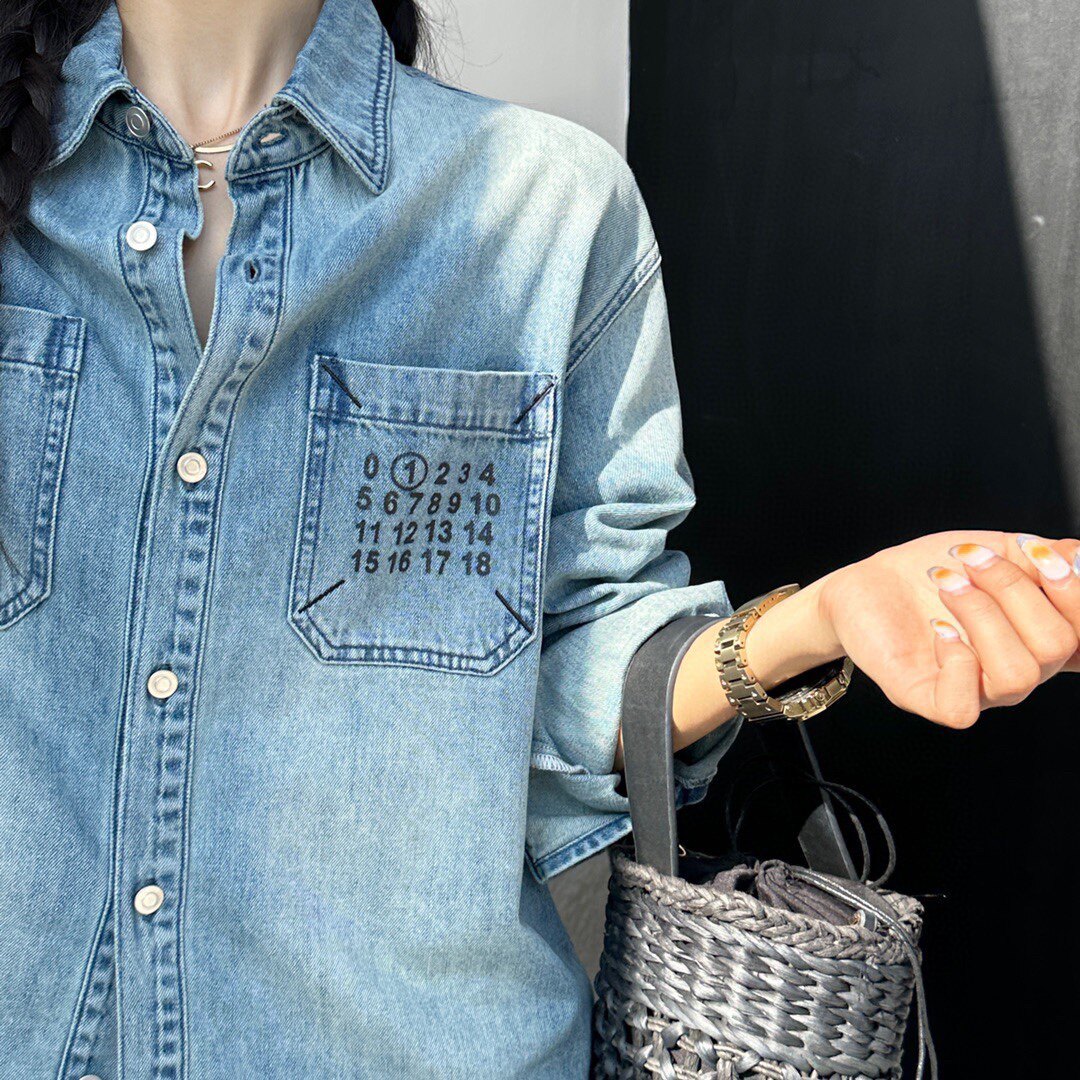 马吉拉mm6复古蓝色牛仔衬衫女2023春夏新款刺绣字母百搭宽松上衣