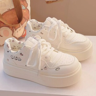 厚底小白鞋女2026新款春季百搭增高面包鞋配阔腿裤的学生休闲板鞋