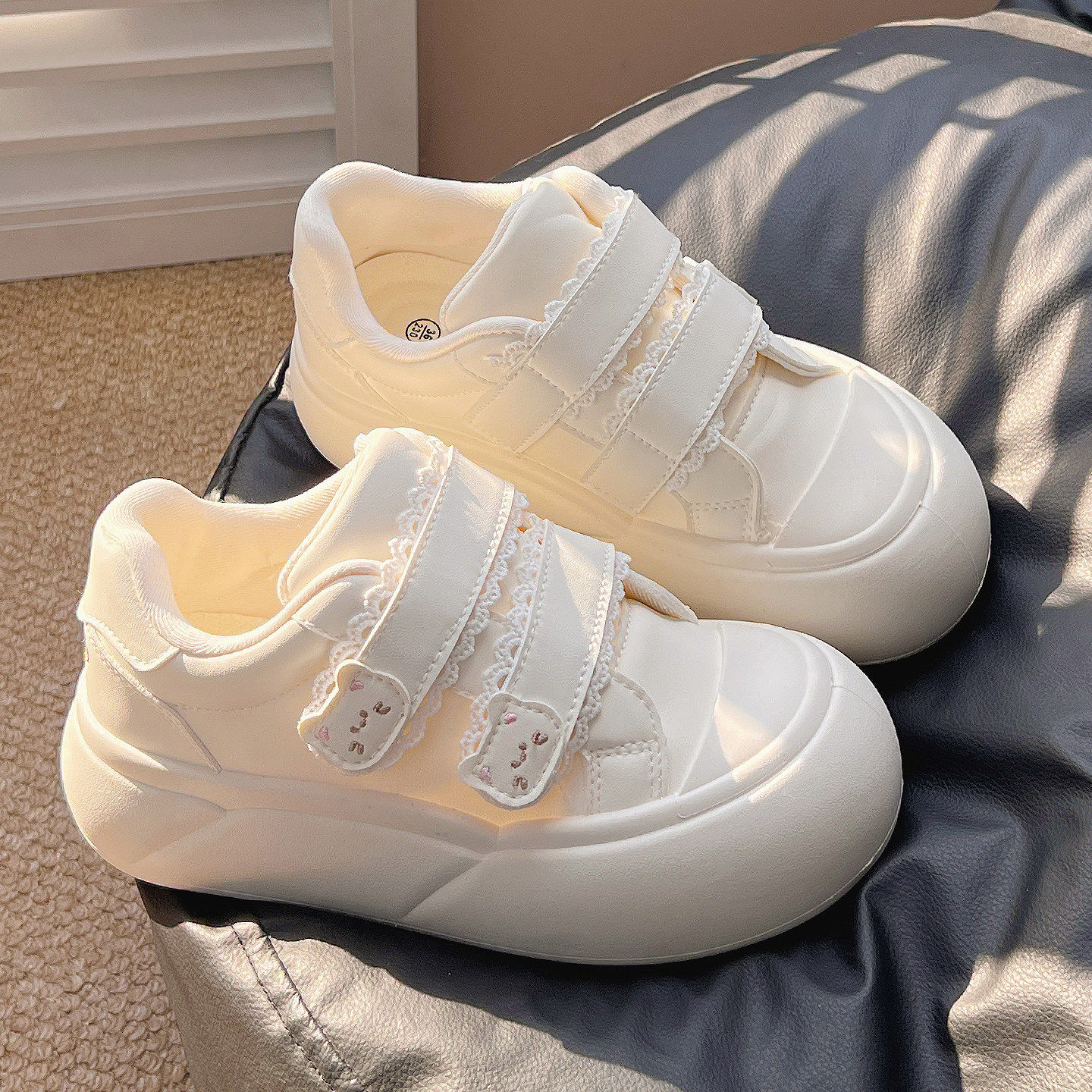 厚底小白鞋女可爱魔术贴面包鞋奶fufu配裙子女2026新款百搭休闲鞋,女鞋,休闲板鞋,淘宝优惠券,粉丝福利购,淘宝优惠卷