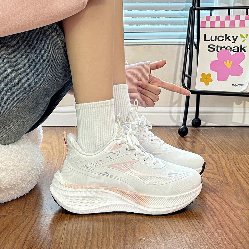 女童超轻弹力跑鞋运动鞋女款2026夏季新款耐磨学生轻便减震跑步鞋