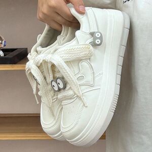 高级感厚底小白鞋女2024新款板鞋女休闲百搭小众学生面包鞋运动鞋