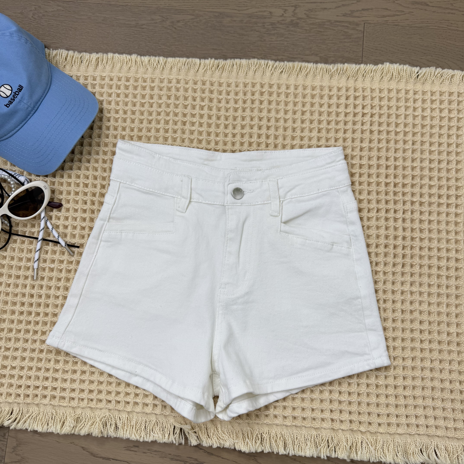 白色牛仔短裤女夏季薄款热裤a字2025弹力紧身黑色辣妹高腰阔腿裤