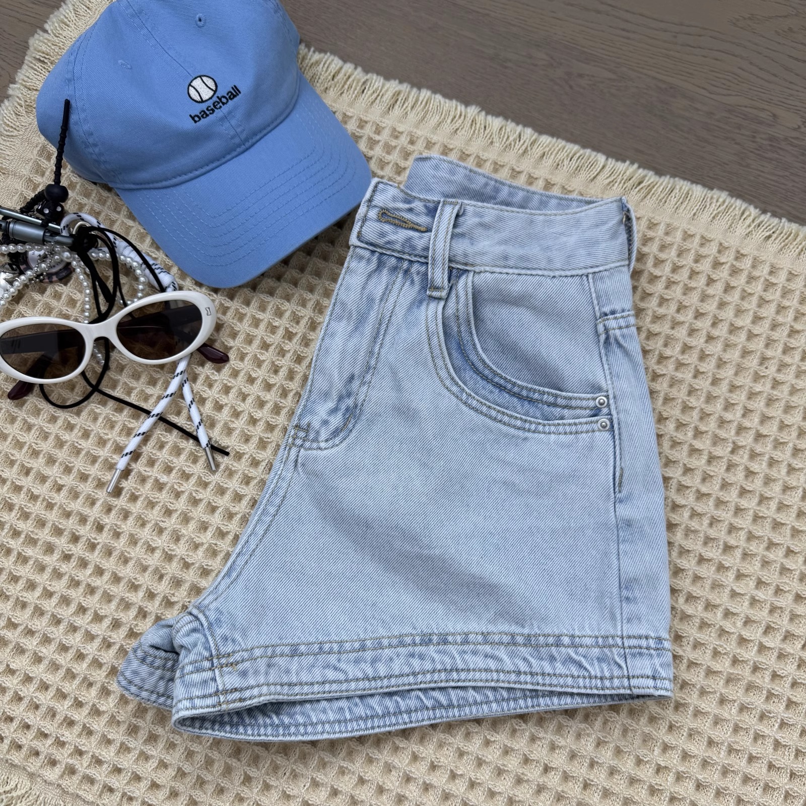 浅蓝色高腰直筒牛仔短裤女夏季新款水洗宽松显瘦休闲阔腿A字热裤