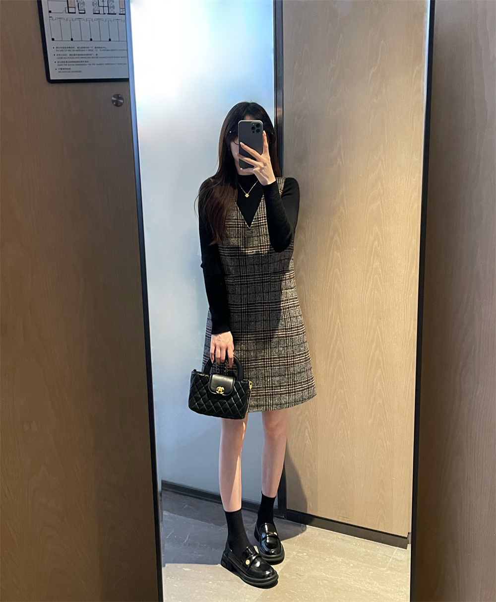精致温婉！气质V领格子格纹毛呢背心裙打底叠穿羊毛连衣裙女秋冬