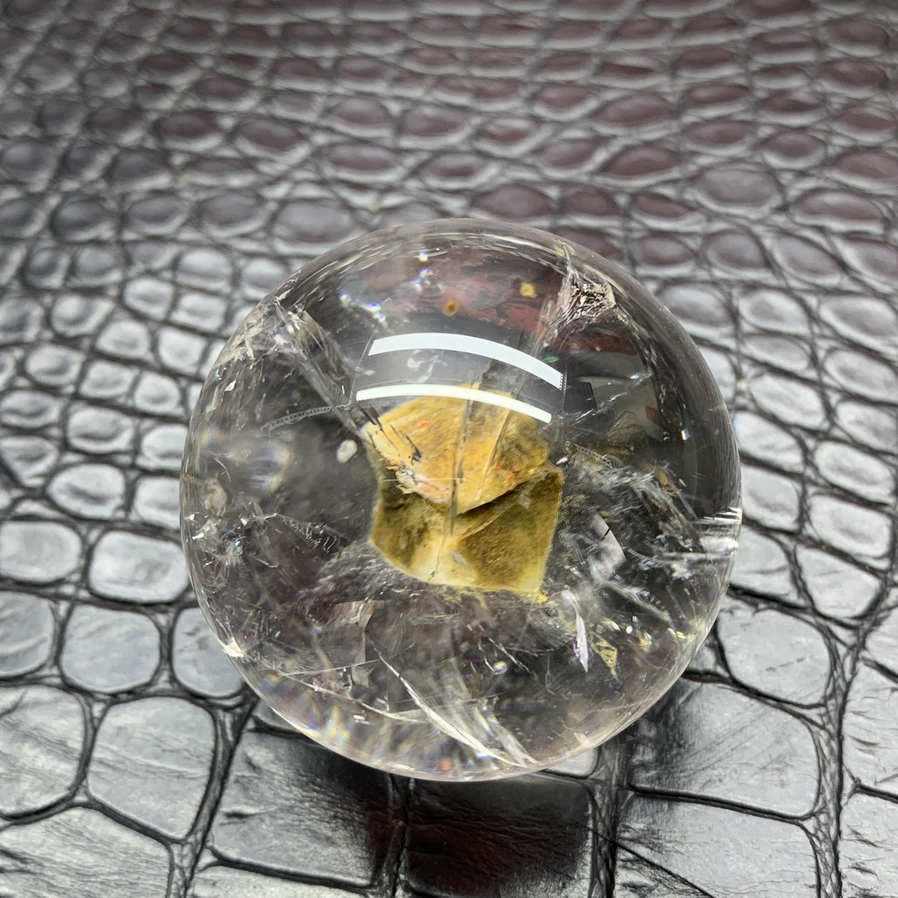 天然石中石水晶球摆件直径41.3毫米方解石共生矿水晶球