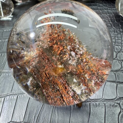 天然红幽灵金字塔水晶球摆件直径50.6毫米千层红幽灵花幽灵球