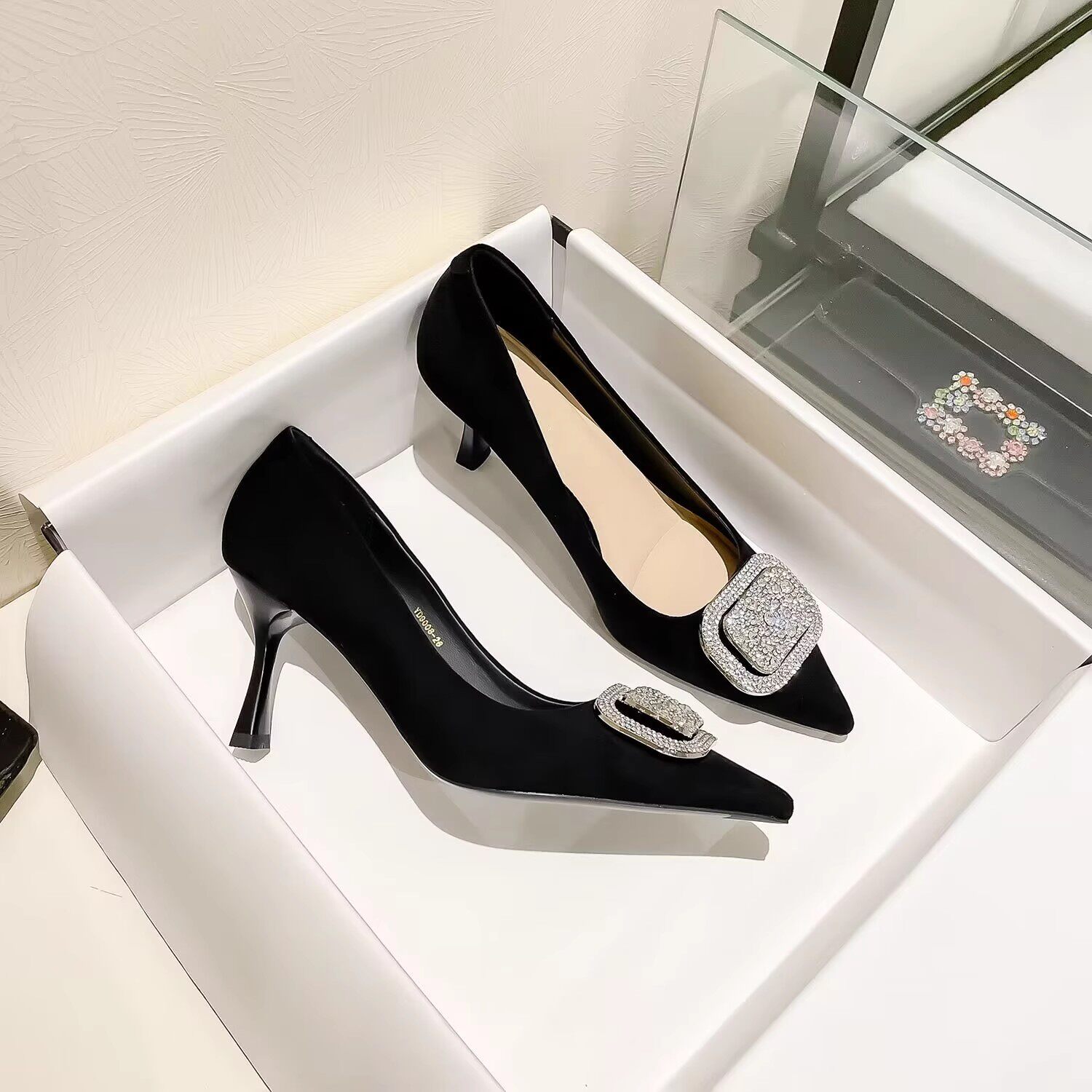 专柜断码女鞋细跟高跟鞋尖头方扣水钻时尚气质单鞋女YD9008-27