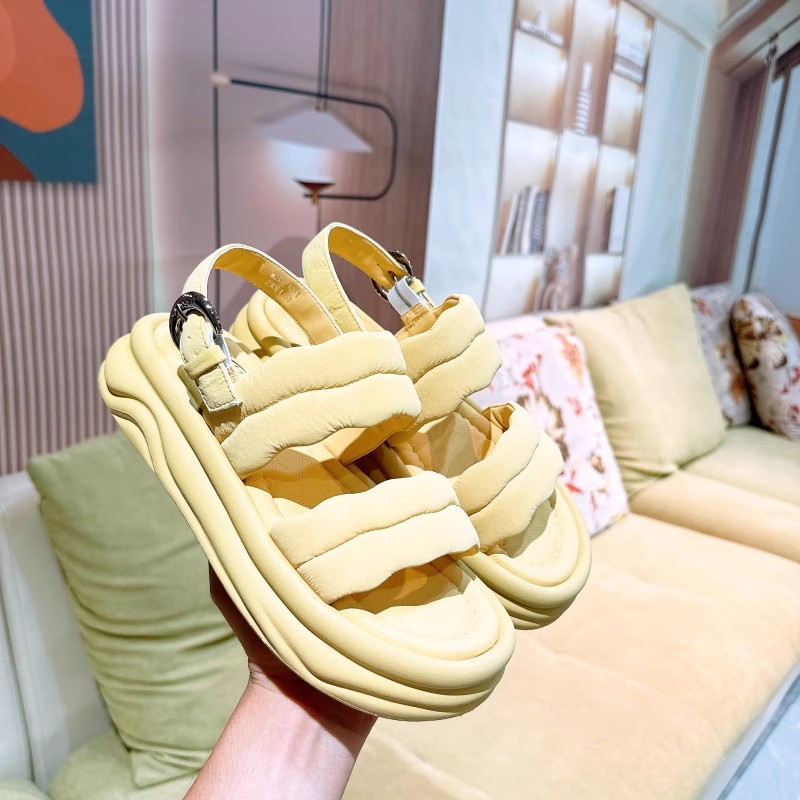 商场撤柜断码厚底凉鞋女款时尚外穿国风一字带配裙子M039710-1