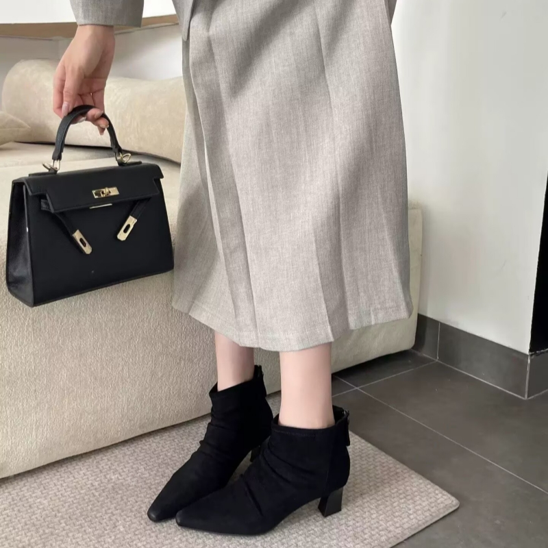 商场断码绒面尖头短靴