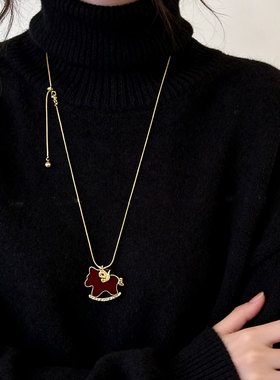 新年百搭红色丝绒抽拉小马毛衣链