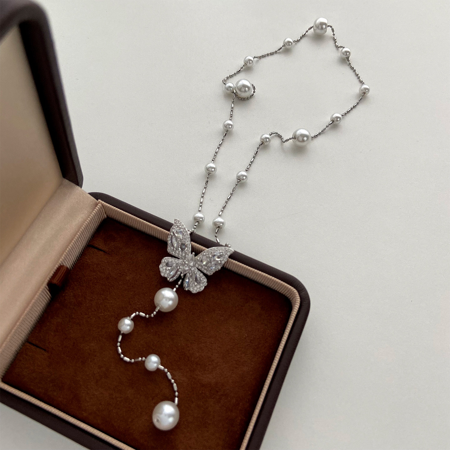 爆闪精致轻奢蝴蝶仿珍珠长款项链时尚名媛百搭高级感锁骨链女春夏