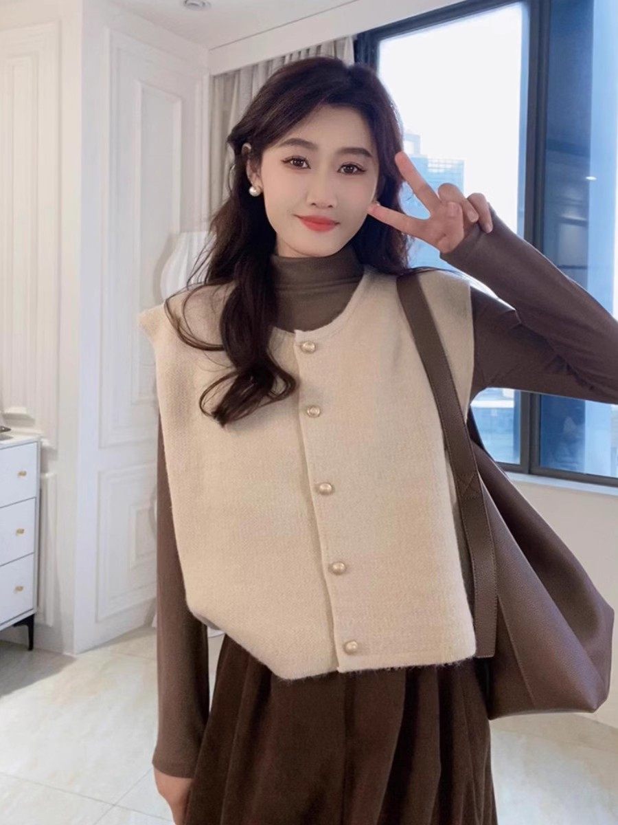 2025年春季新款外搭温柔系马甲圆领单排扣马夹外套显瘦坎肩开衫女,女装/女士精品,毛针织衫,淘宝优惠券,粉丝福利购,淘宝优惠卷