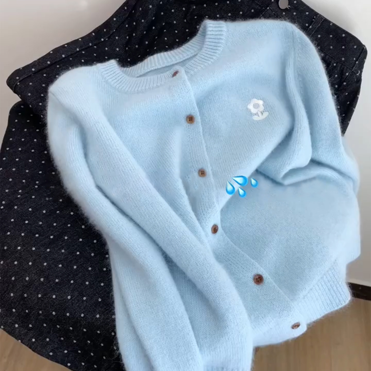 早秋新款圆领长袖花朵刺绣开衫女