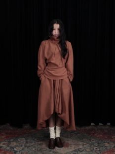 拙守 磨毛感不规则褶皱长袖上衣绑带收腰衬衫内搭花苞半身裙套装