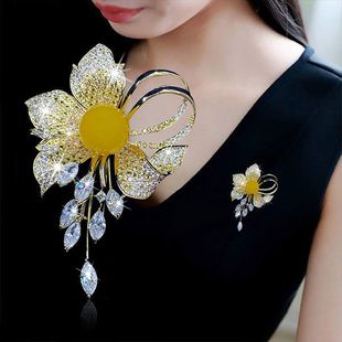 韩版 胸花配饰品别针 新款 花朵水滴流苏胸针女优雅气质外套西装