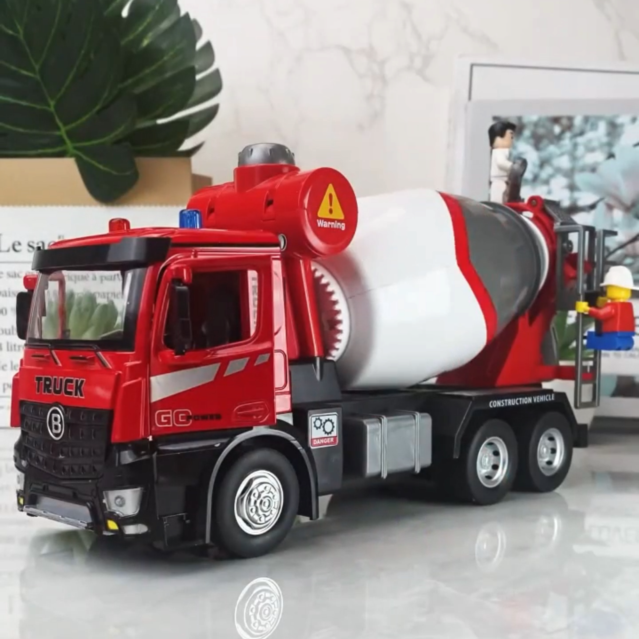 搅拌车儿童3-6岁水泥搅拌车合金电动仿真音效可开门男孩玩具车