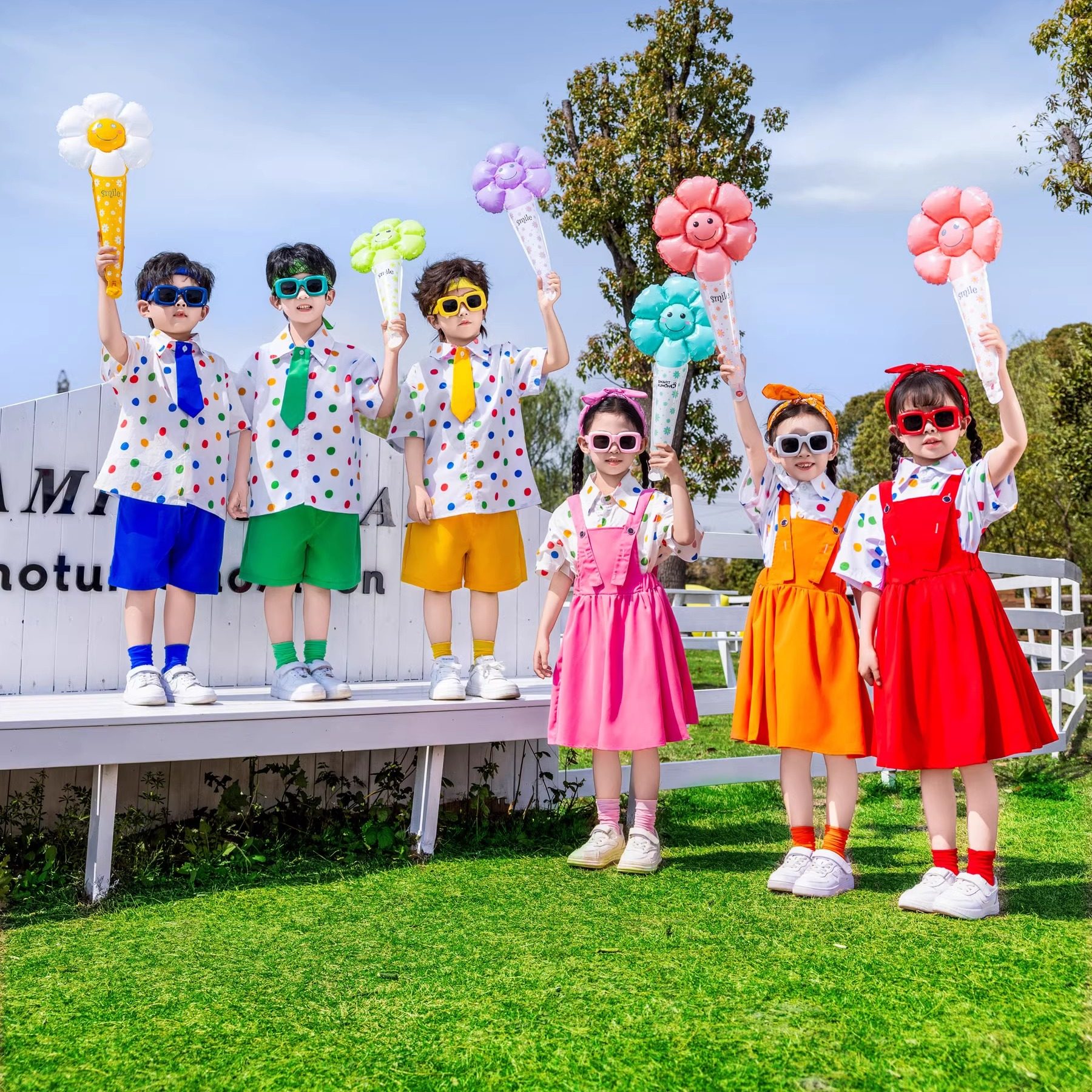 六一礼貌娃娃幼儿舞蹈服儿童背带套装爱跳舞的小怪兽好开心演出服