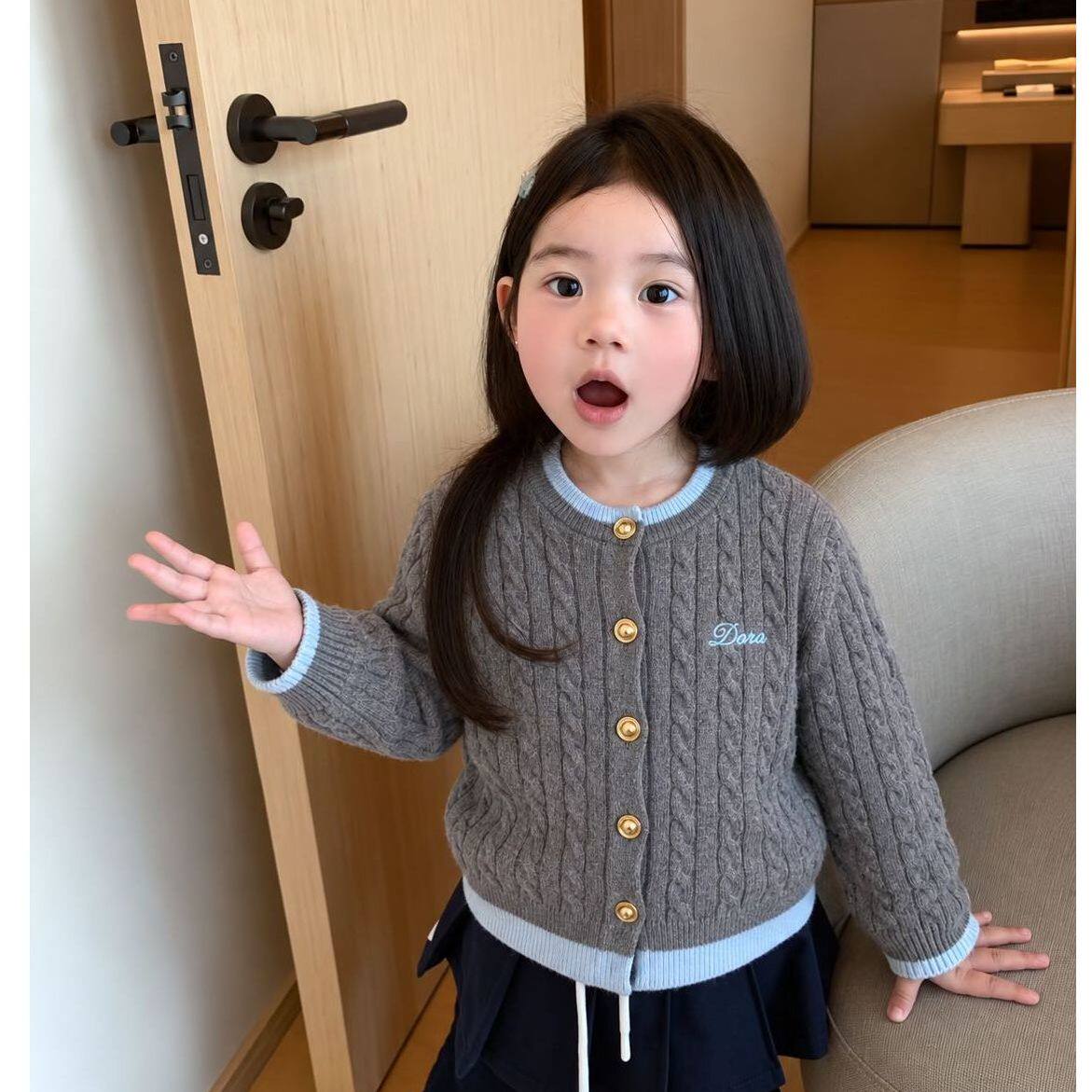 女童撞色麻花针织开衫韩系灰色圆领毛衣外套宝宝刺绣洋气上衣小童