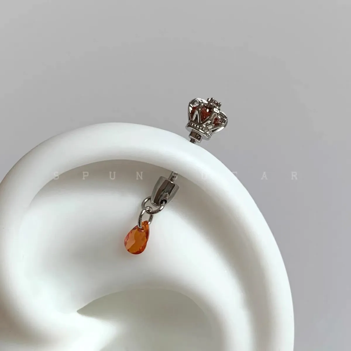 暗黑红色水滴锆石耳骨钉钛钢双头吊坠皇冠十字架二合一杆旋转耳饰