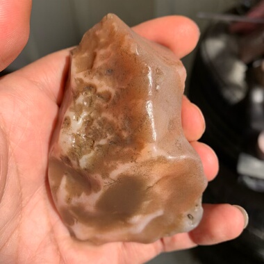 新疆哈密地表籽料天然黑皮包浆冻光红蛋白原石把玩件重185.7克料