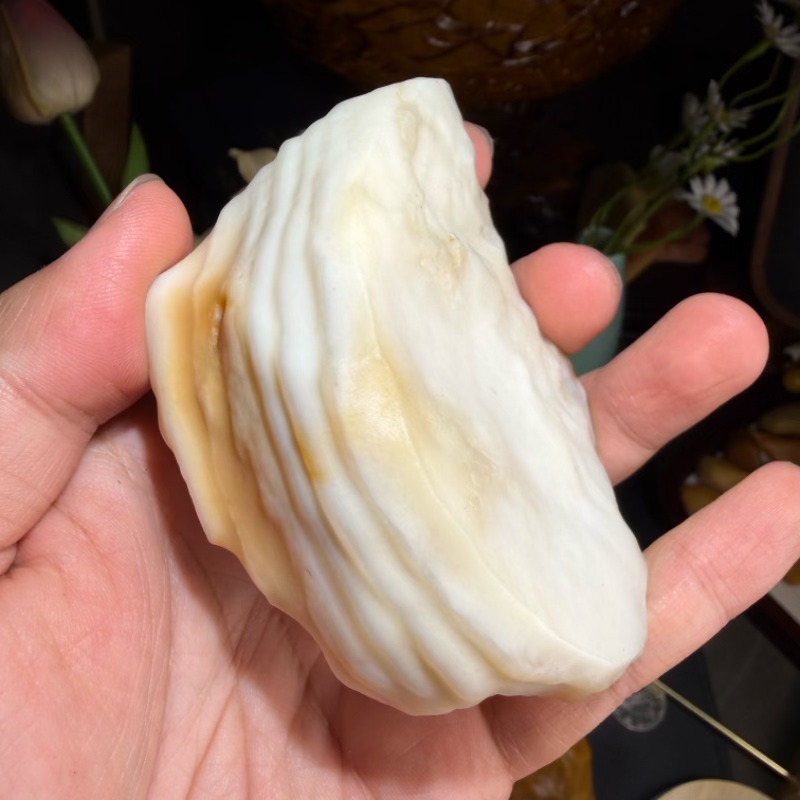 天然地表籽料油坨子冻光螺旋纹沙漠漆原石把玩件重237克戈壁奇石