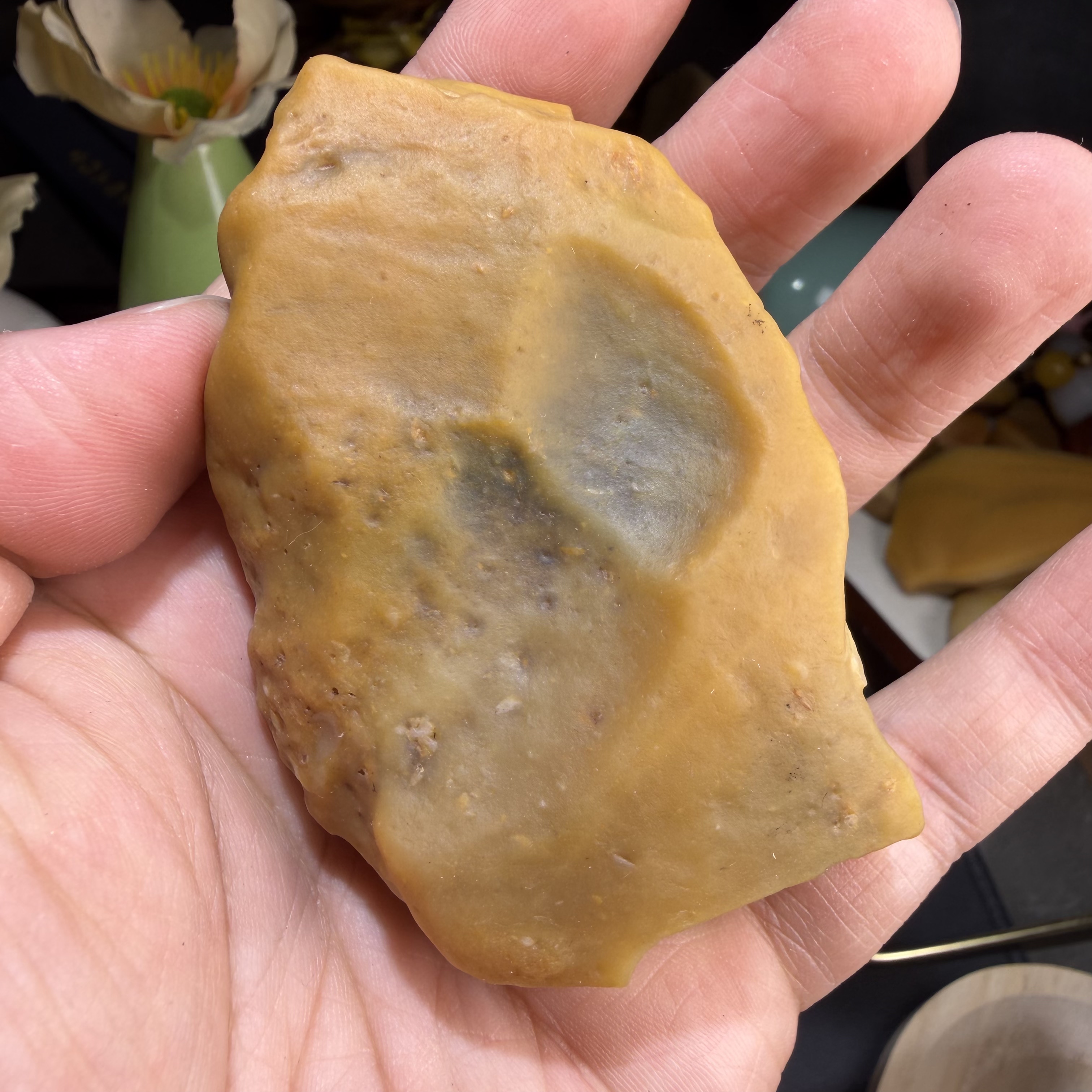 新疆地表籽料油坨子冻光沙漠漆原石把玩件重200克戈壁料天然奇石