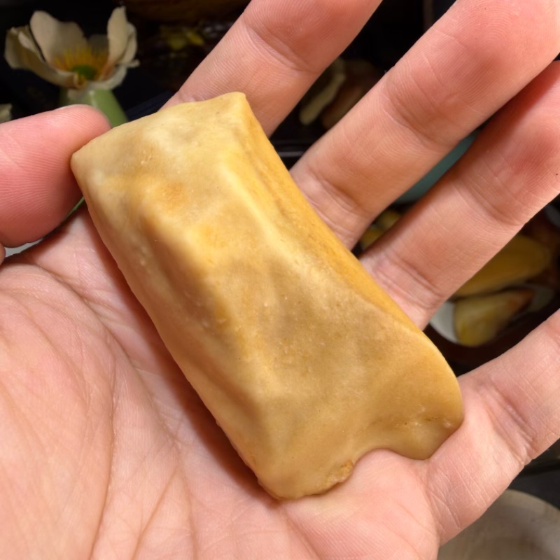 天然地表籽料油坨子螺旋纹沙漠漆原石把玩件重124克雕刻出精品料