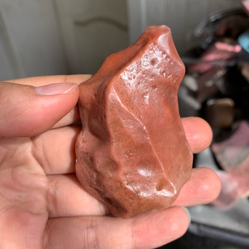 新疆哈密地表籽料天然黑皮包浆红蛋白原石把玩件重77.4克罗布泊料