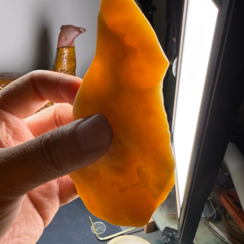 天然地表籽料冻光油坨子沙漠漆原石把玩件重156克品相完美戈壁料