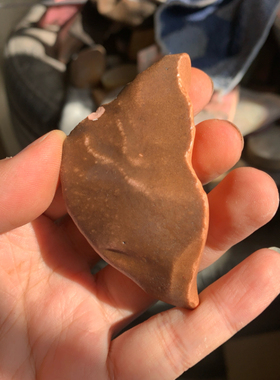 新疆哈密地表籽料黑皮包浆红蛋白原石把玩件重61.7克戈壁罗布泊料