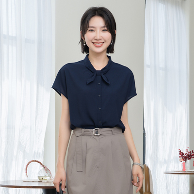 YUN韫2026夏季福利女装设计感飘带领单排扣纯色雪纺短袖衬衫 5768