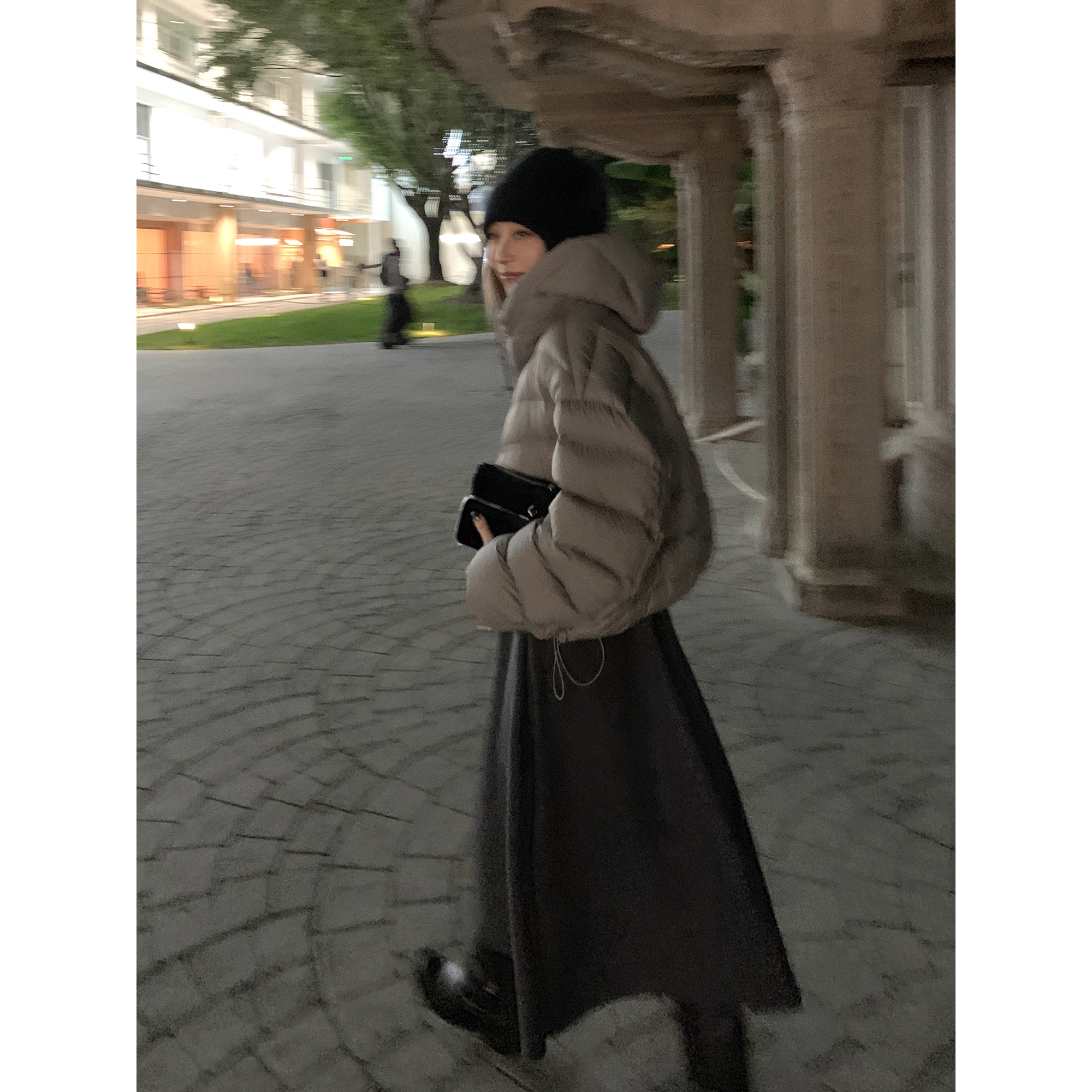 90三星白鸭绒连帽排骨宽松羽绒服