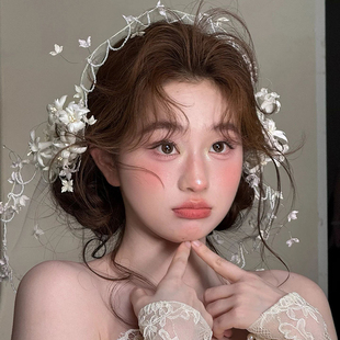 新款新娘头饰超仙森系白色花朵花环新娘头饰遮面头纱外景旅拍配饰