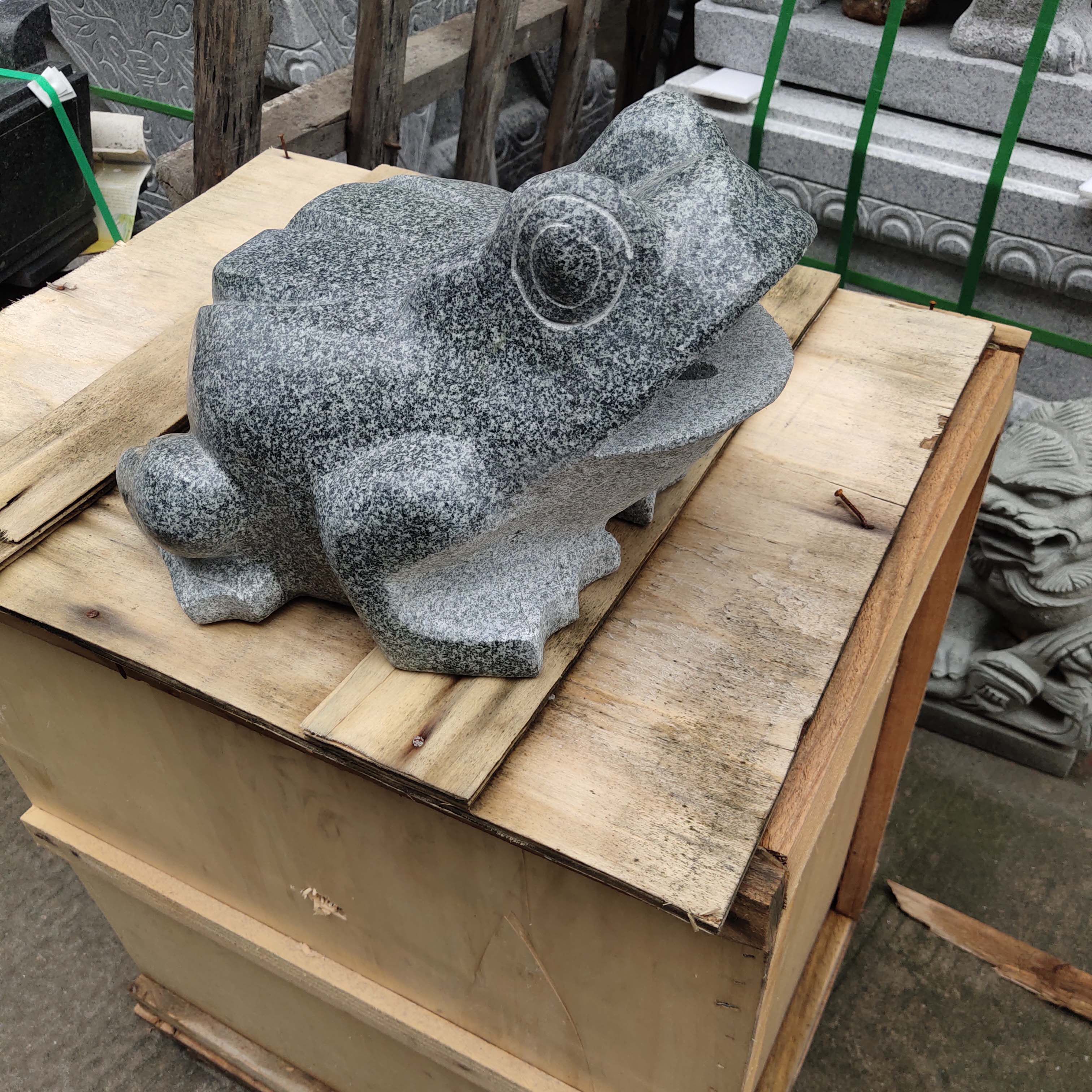 石雕喷水青蛙青石吐水小区景观别墅庭院喷泉招财摆件惠安石雕