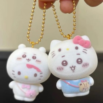 Chiikawa联名凯蒂猫植绒公仔挂件